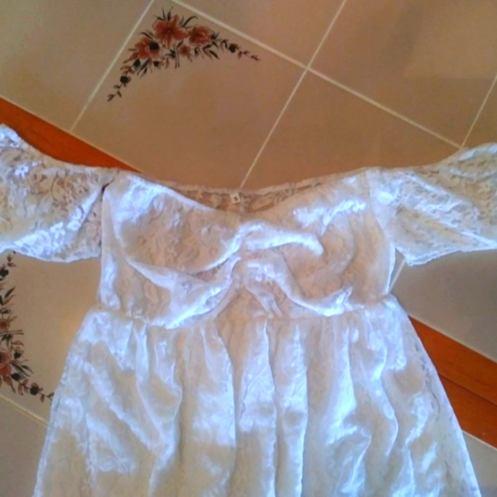 Size small white lace never worn maternity dress